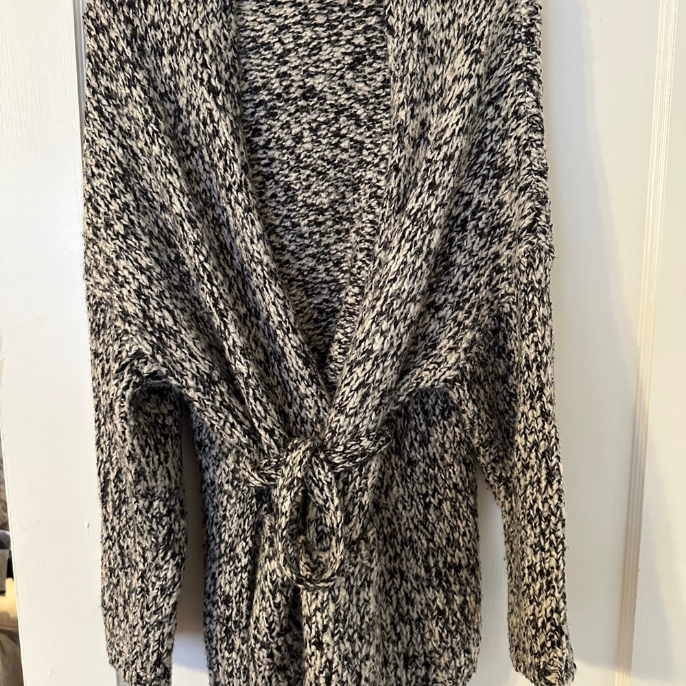 Women's Black and White Knit Sweater